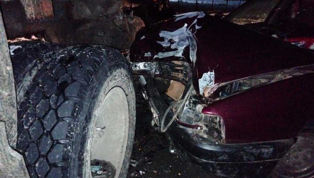 Под Севском столкнулись КАМАЗ и Audi – ранена 17-летняя девушка