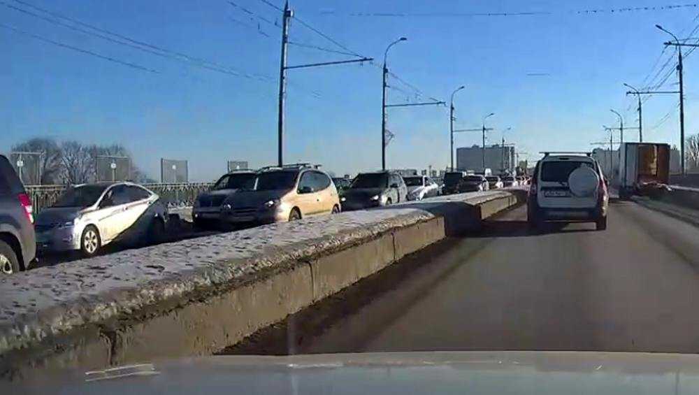 В Брянске образовалась огромная пробка на проспекте Московском