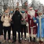 В Брянске главную новогоднюю елку встретили Дед Мороз и Снегурочка