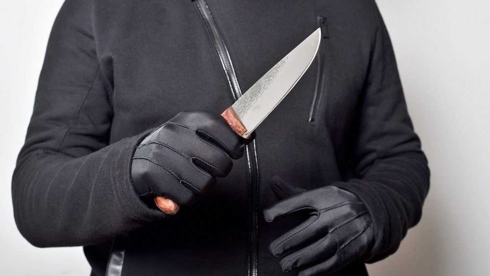 В Брянске полицейские задержали разбойника за нападение с ножом на продавщицу