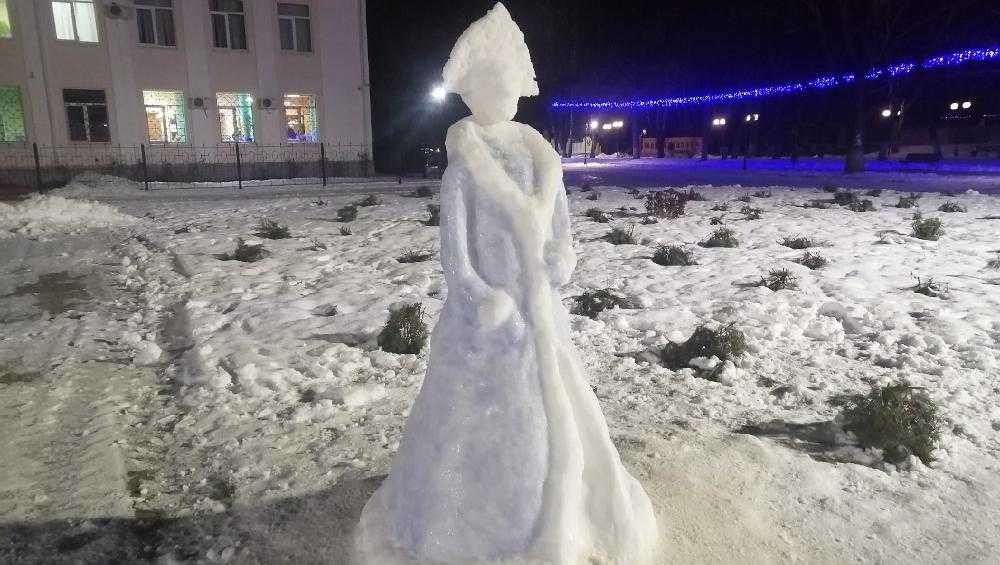 В Стародубе обезглавленной Снегурочек сделали новую голову