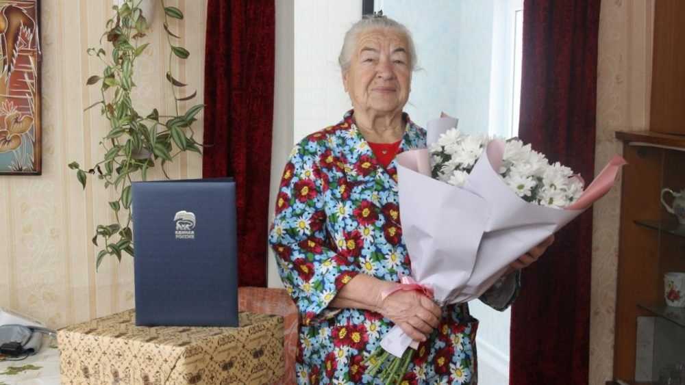 Жительницу Брянска поздравили с 85-летним юбилеем