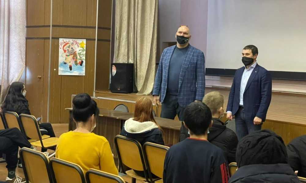 В Навле появится секция бокса — этот и другие вопросы обсудили местные жители в ходе встречи с Николаем Валуевым