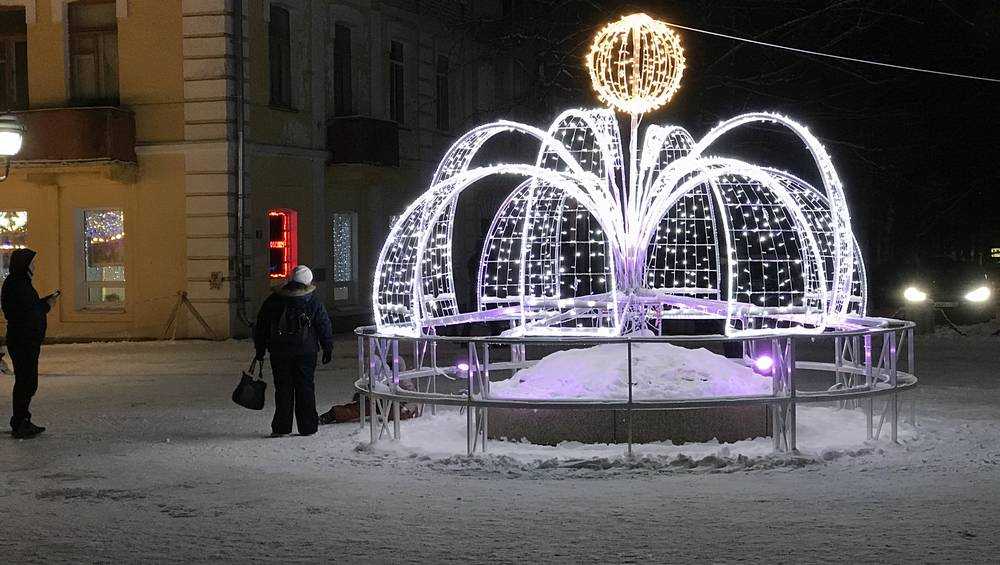 В Брянске украшения на бульваре Гагарина продлили новогоднее очарование
