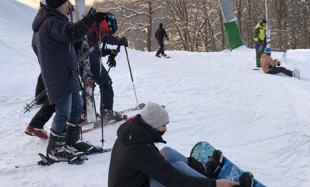 В Брянске лыжники и сноубордисты отрыли сезон полетов в «Соловьях»
