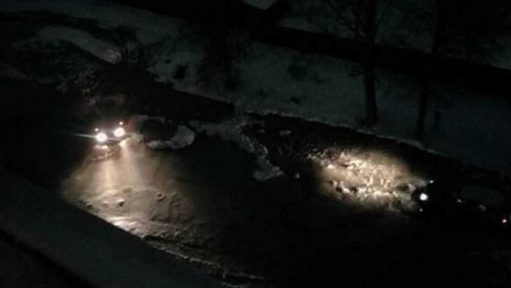 В Брянске опять утонули автомобили в яме на улице Медведева