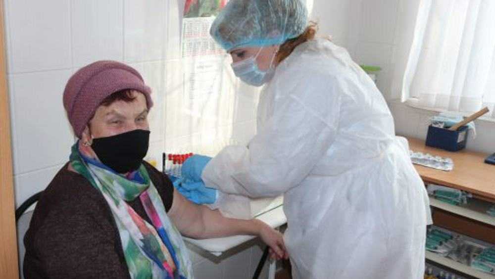 В Трубчевском районе на вакцинацию пошли смелые пенсионеры