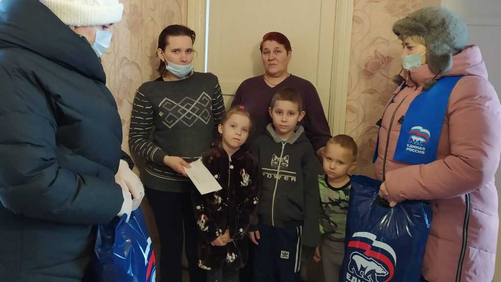 Неравнодушные жители Клинцовского района помогли семье, пострадавшей от пожара