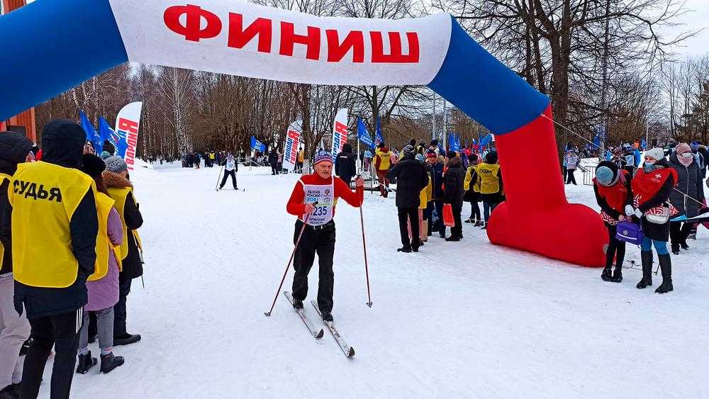 В Брянске на «Лыжне России» наградили родителей лыжника Большунова