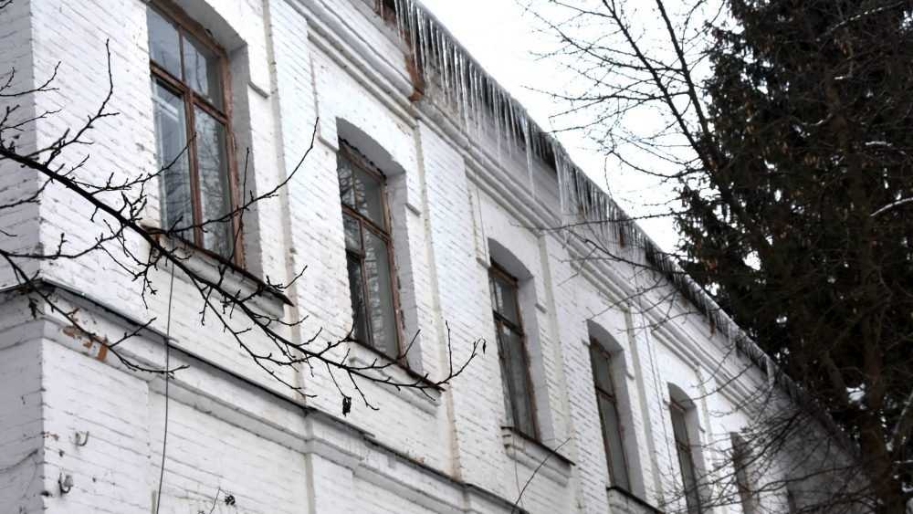Активисты «Единой России» проверят качество уборки снега с крыш домов и прилегающих территорий