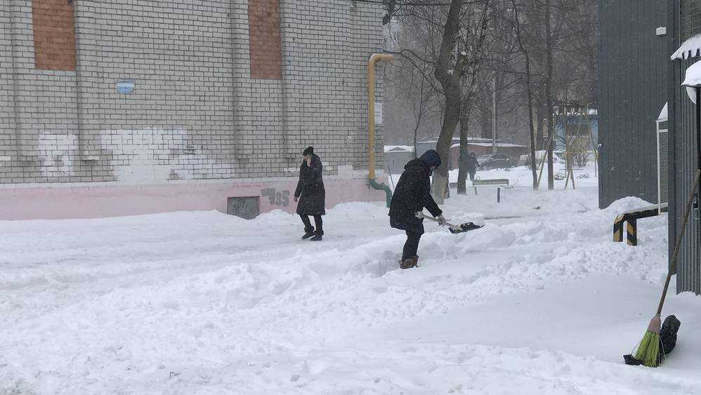 В Брянске на коммунальщиков составили 65 протоколов за снег во дворах