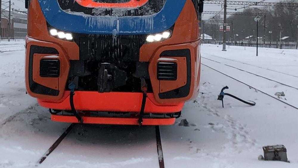 Поезд Брянск − Петербург задержали, чтобы дождаться попавших в ДТП пассажиров электрички