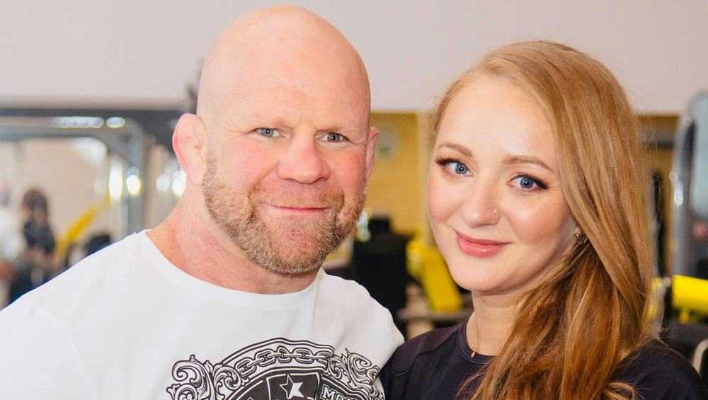 Брянская жена помогла экс-бойцу Монсону начать вести бизнес в России