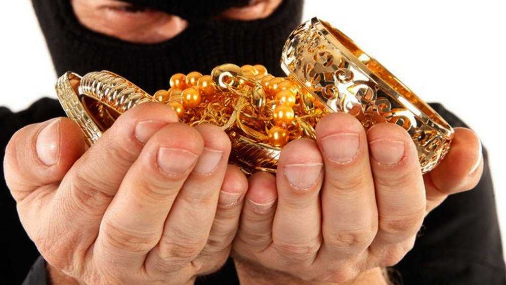 В Бежице уголовник у своей бывшей пассии украл 8 золотых украшений