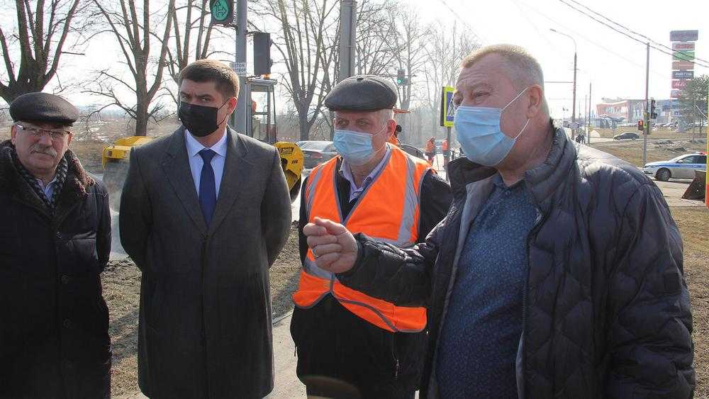 В Брянске замгубернатора Тимошенко и депутатам думы показали ямы на дорогах