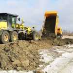 В Брянске для новой дороги завезли более миллиона кубометров песка