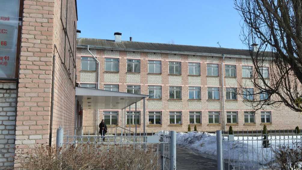В Клинцах директора педагогического колледжа наказали за молчание