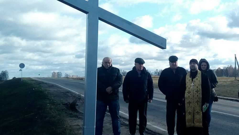 В брянском селе Плюскове освятили поклонный крест