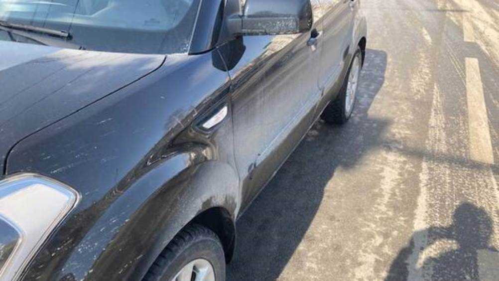 В Брянске агрессивный водитель маршрутки обстрелял монетами машину с малышом
