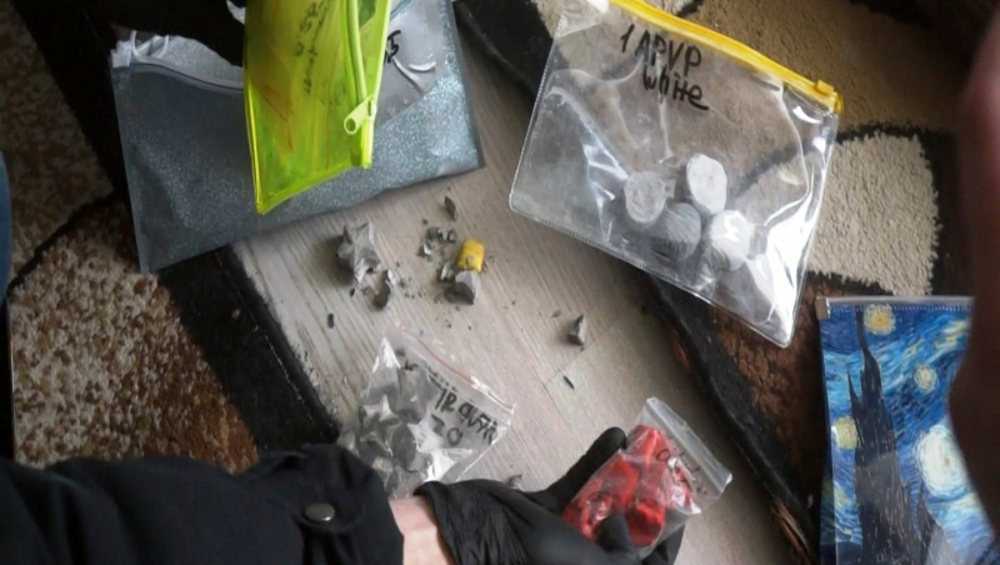 Пара наркоторговцев завезла в Брянск метадон в банке с вареньем