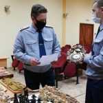 В конкурсе поделок брянских осужденных победили резные шахматы