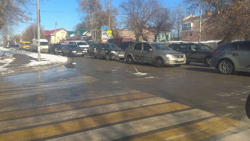 В Брянске начали ремонт дороги перед переездом возле станции Орджоникидзеград