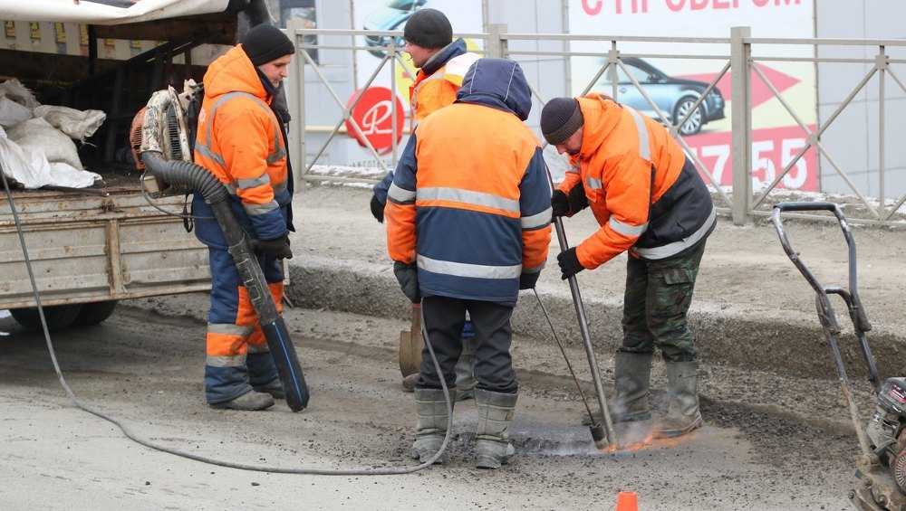 В Брянске в январе выполнили точечный ремонт на 1000 квадратных метрах дорог