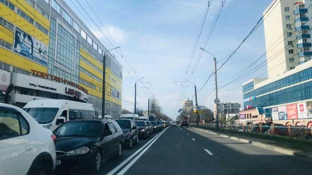 В Брянске образовалась огромная пробка на Красноармейской улице
