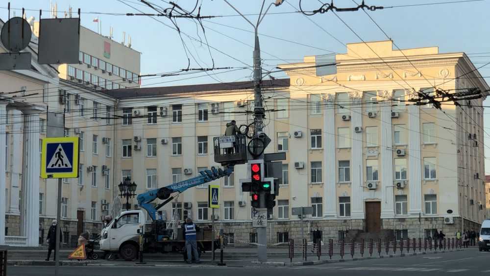 В Брянске возле ЦУМа установили новые камеры фиксации нарушений ПДД