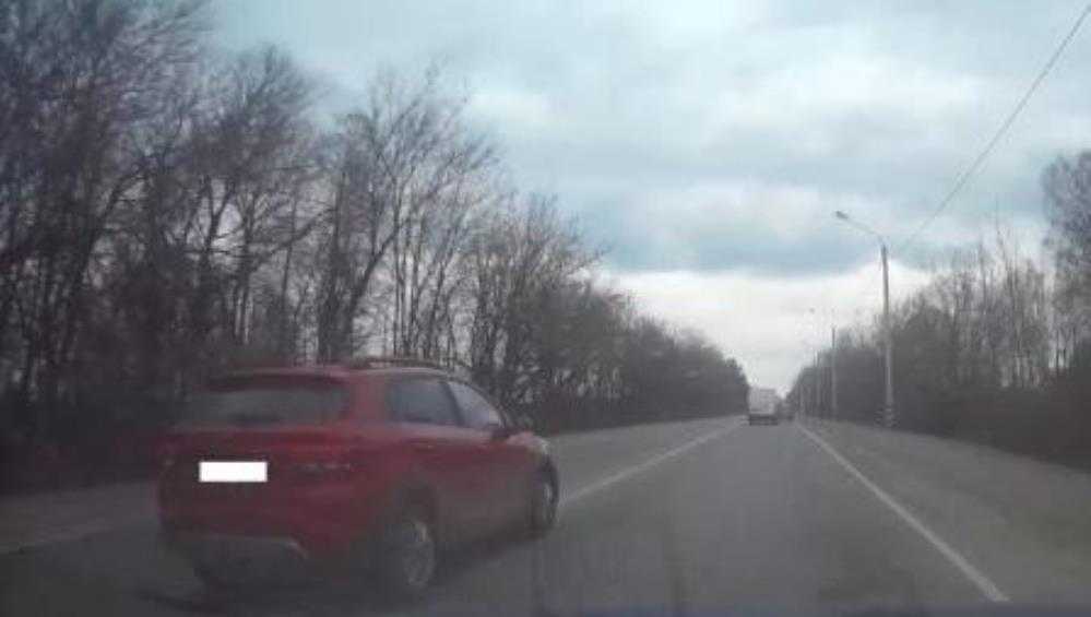 В Брянске водителя Kia наказали за опасный обгон на улице Речной