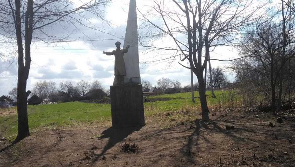 Памятник Гагарину в Клинцовском районе приведут в порядок