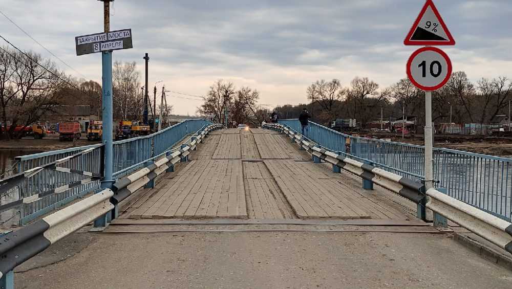В Брянске на набережной из-за паводка 8 апреля закроют понтонный мост