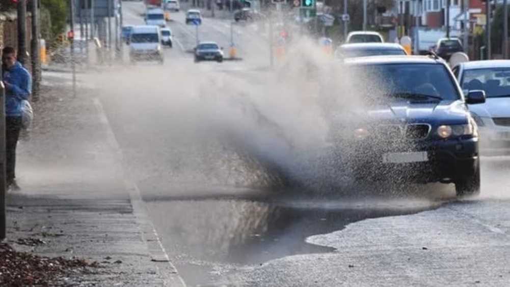 В Брянске попавшие под грязевой душ пешеходы пристыдили автомобилистов