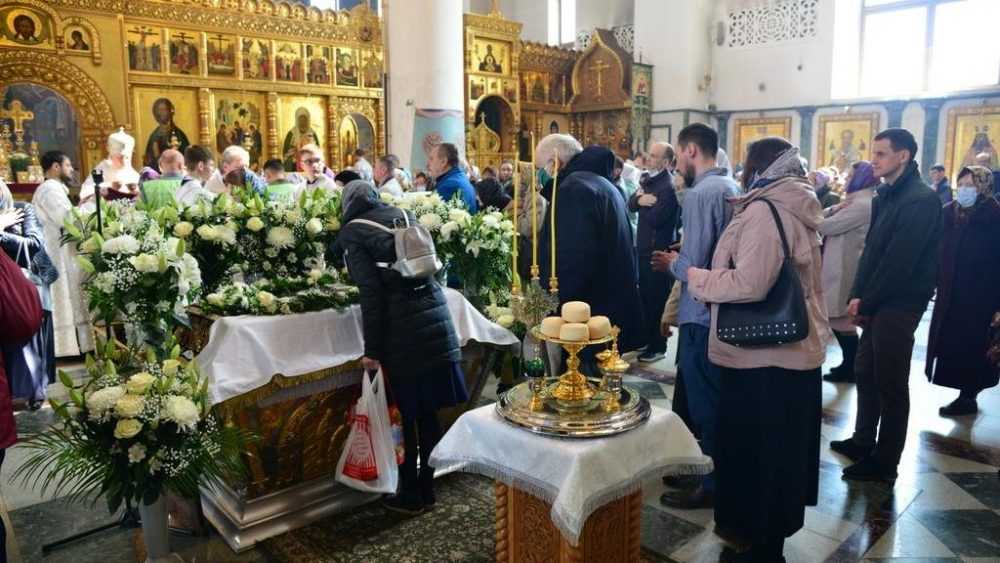 Брянский митрополит совершил вечерню и литургию в Кафедральном соборе