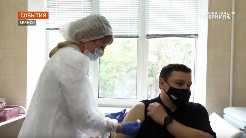 В Брянске эксперт ОНФ Николай Алексеенко сделал прививку от Covid-19