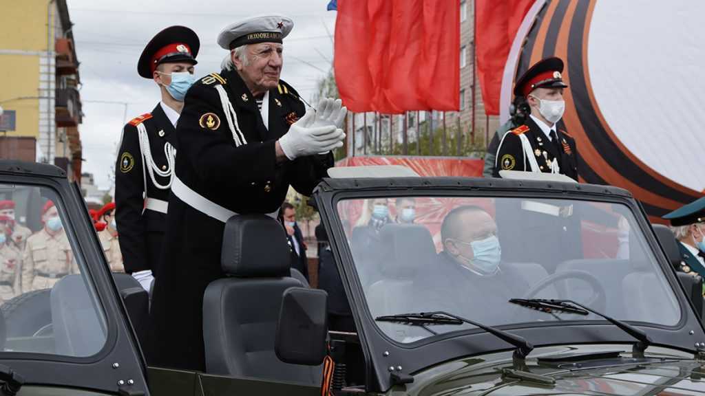 В Брянске участие в торжественном марше приняли 12 ветеранов
