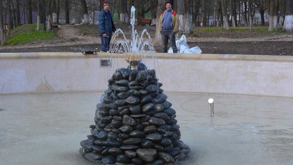 В Локте впервые включили новые фонтаны в парке усадьбы Михаила Романова