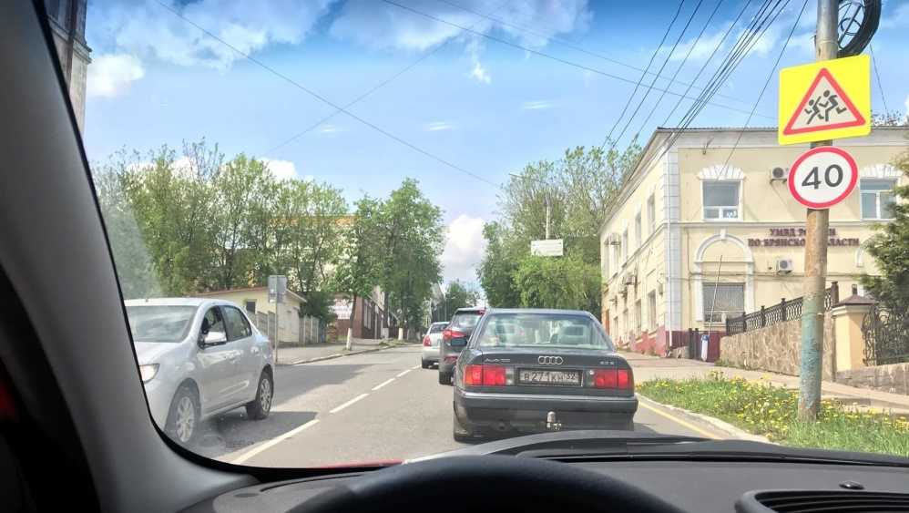 В центре Брянска на улице Фокина образовалась огромная пробка