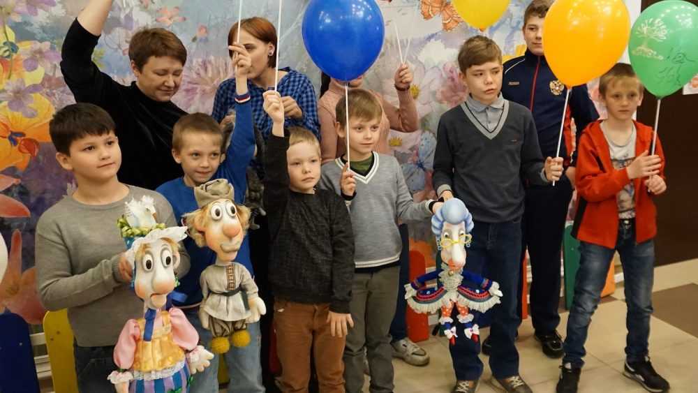 В Брянском театре кукол провели акцию «Сказка в подарок»