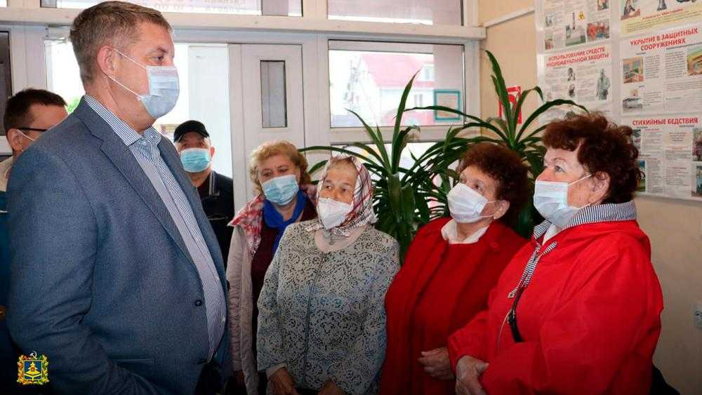 Брянский губернатор Богомаз посетил участки голосования «Единой России»