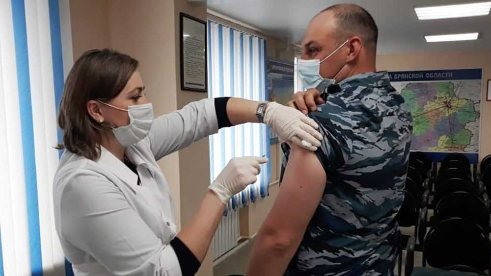 В учреждениях УФСИН области продолжается вакцинация работников от COVID-19