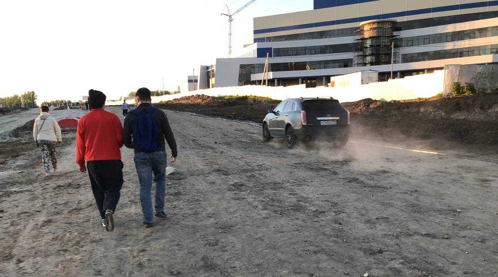В Брянске закрытую дорогу на Объездной стали использовать для пыльных гонок