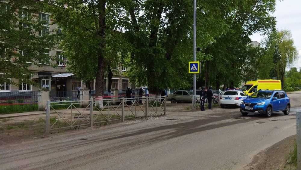 В Брянске в школе №39 из-за сообщения по телефону о бомбе сорвали экзамен