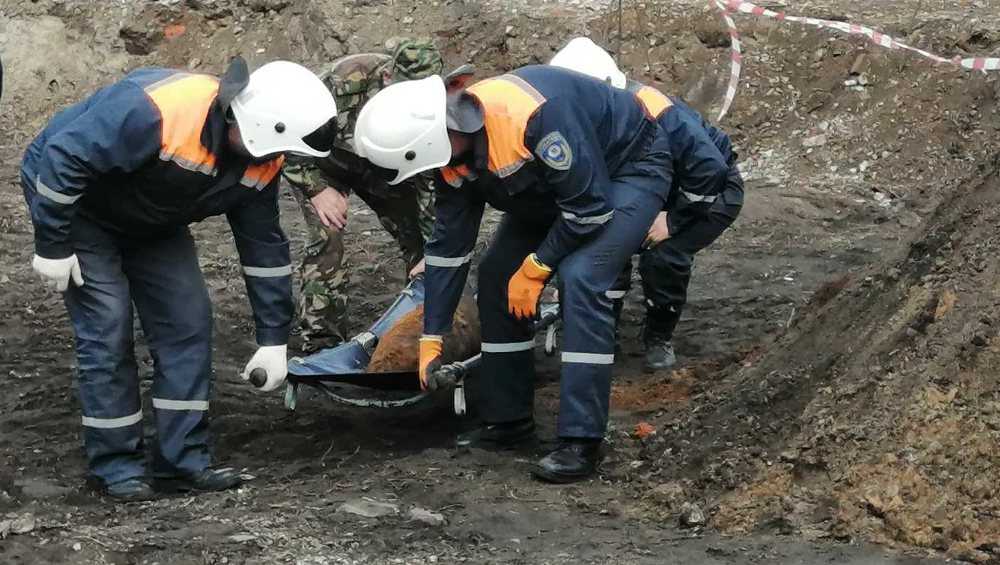 В Брянске возле железнодорожных путей выкопали артиллерийский снаряд