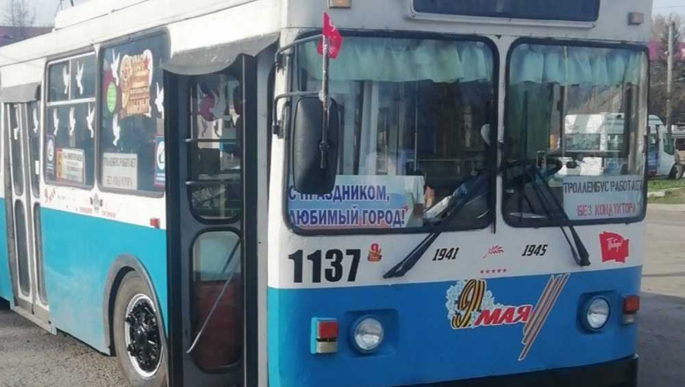 В Брянске на маршрут № 6 вышел патриотический троллейбус