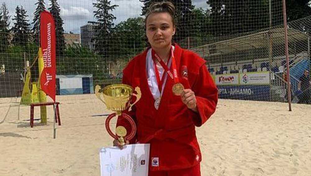 Брянская самбистка стала чемпионкой Москвы в борьбе на песке