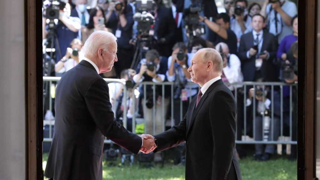 Президенты России и США начали телефонные переговоры