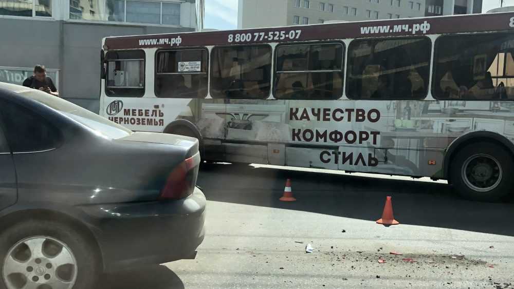 В центре Брянска произошла авария с участием автобуса и мотоцикла