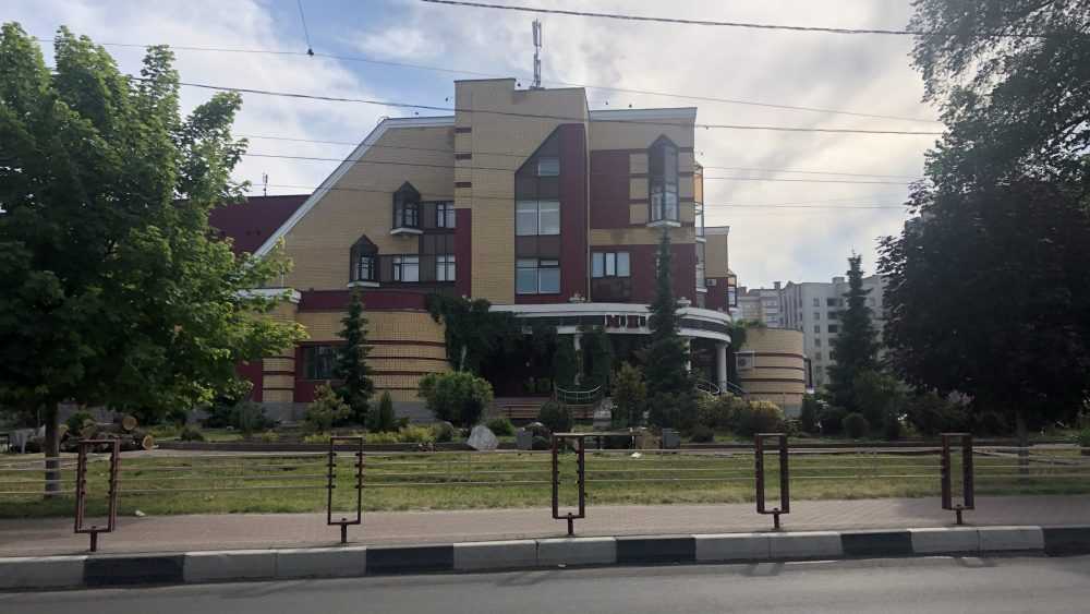 В Брянске отремонтируют крыльцо бывшего здания МПСУ