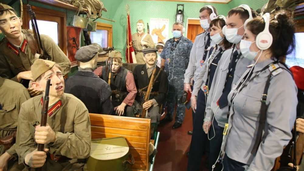 Молодые сотрудники УФСИН России по Брянской области посетили «Поезд Победы»